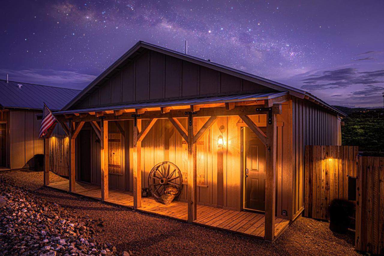 -Pet Friendly- Miners Cabin #5 -Two Double Beds - Private Balcony Tombstone Exterior foto