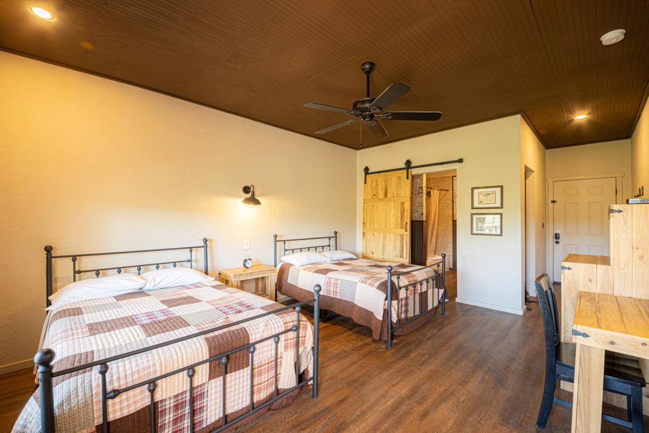 -Pet Friendly- Miners Cabin #5 -Two Double Beds - Private Balcony Tombstone Exterior foto