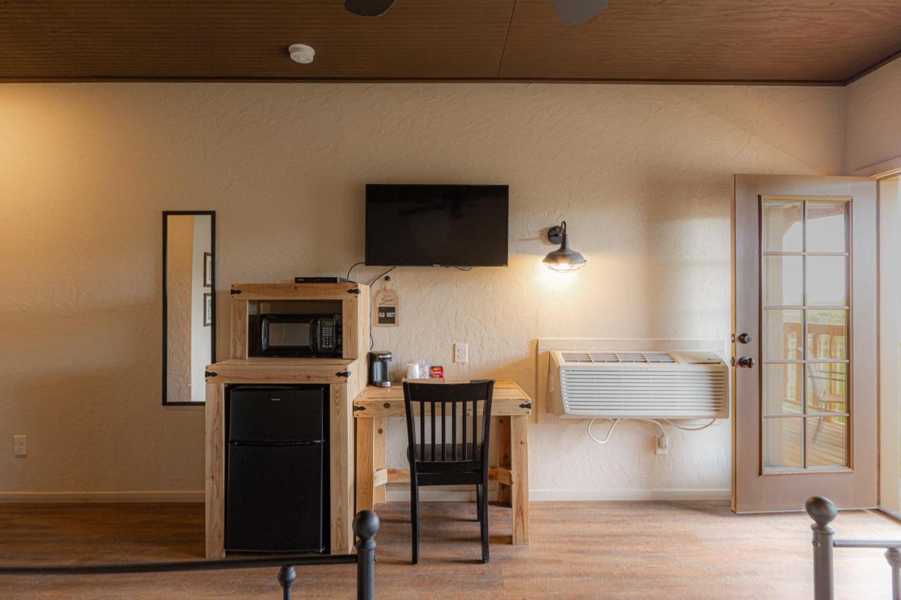 -Pet Friendly- Miners Cabin #5 -Two Double Beds - Private Balcony Tombstone Exterior foto