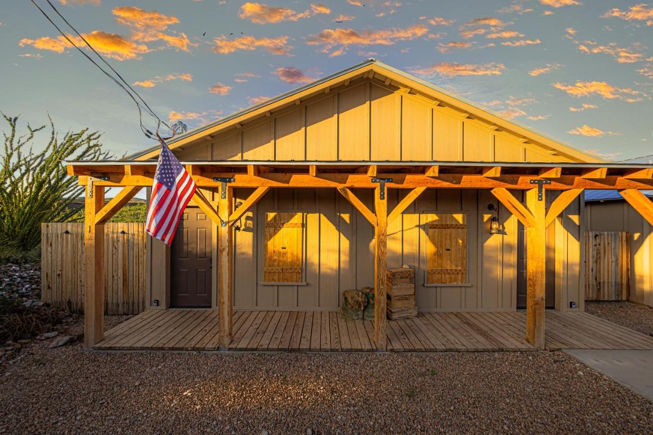 -Pet Friendly- Miners Cabin #5 -Two Double Beds - Private Balcony Tombstone Exterior foto