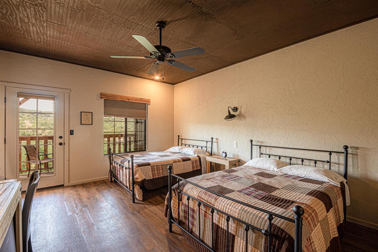 -Pet Friendly- Miners Cabin #5 -Two Double Beds - Private Balcony Tombstone Exterior foto
