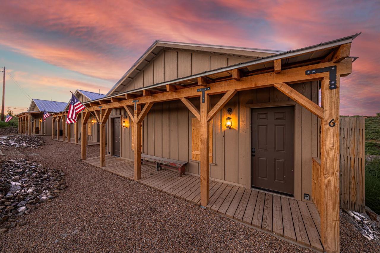-Pet Friendly- Miners Cabin #5 -Two Double Beds - Private Balcony Tombstone Exterior foto