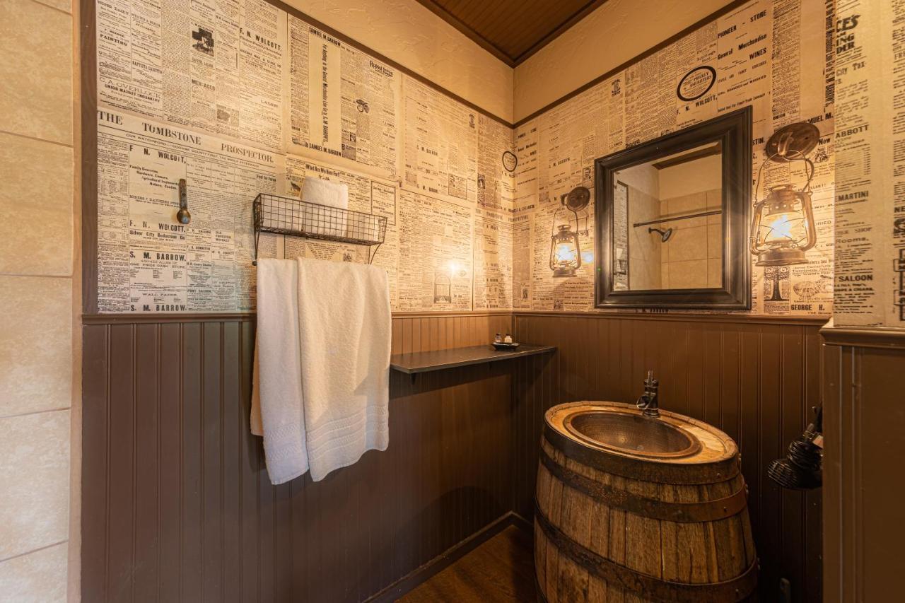 -Pet Friendly- Miners Cabin #5 -Two Double Beds - Private Balcony Tombstone Exterior foto