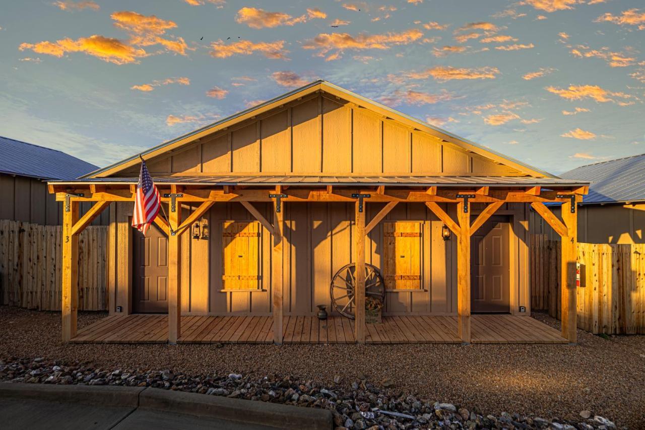 -Pet Friendly- Miners Cabin #5 -Two Double Beds - Private Balcony Tombstone Exterior foto