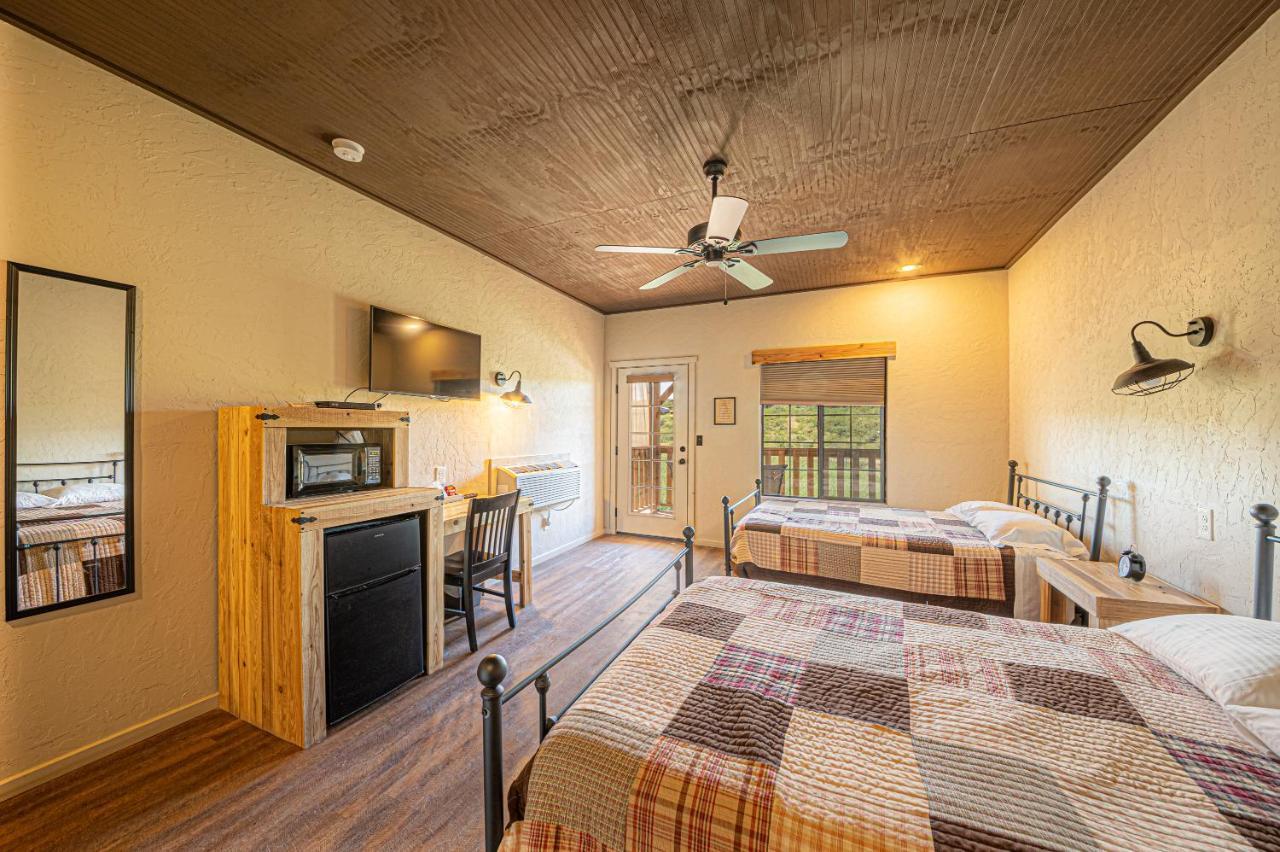 -Pet Friendly- Miners Cabin #5 -Two Double Beds - Private Balcony Tombstone Exterior foto